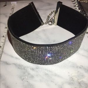 Crystal choker